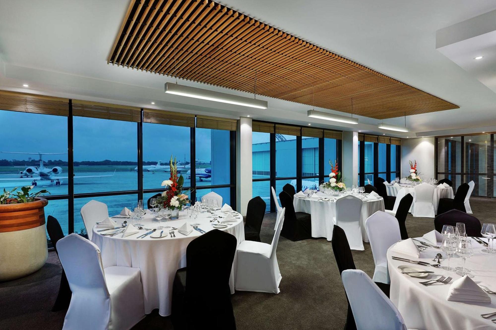Legend Hotel Lagos Airport, Curio Collection By Hilton Kültér fotó