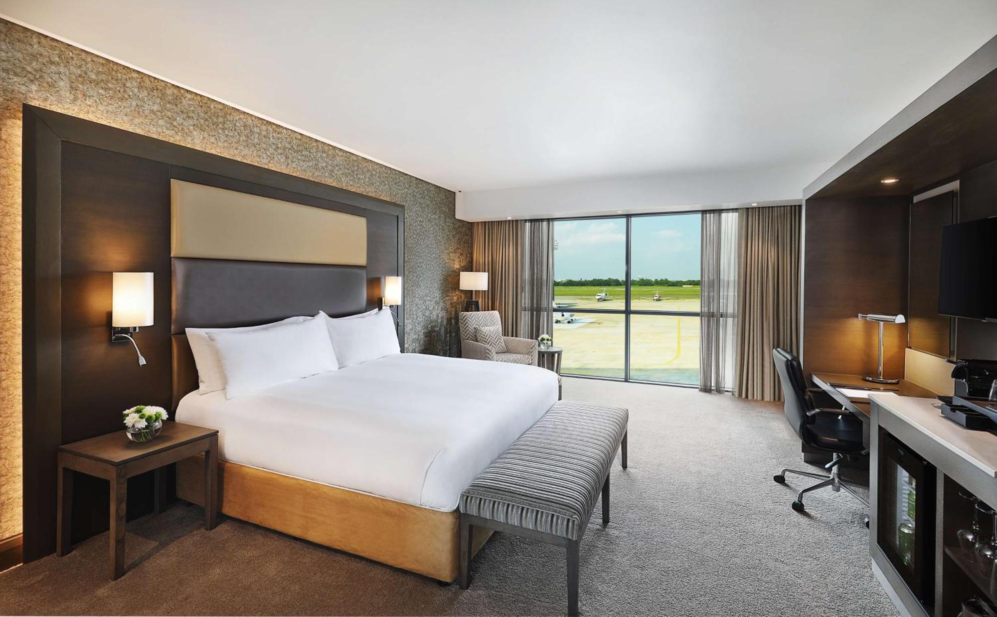 Legend Hotel Lagos Airport, Curio Collection By Hilton Kültér fotó