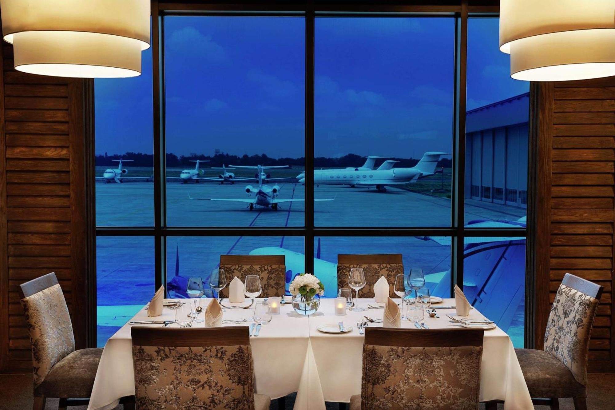 Legend Hotel Lagos Airport, Curio Collection By Hilton Kültér fotó