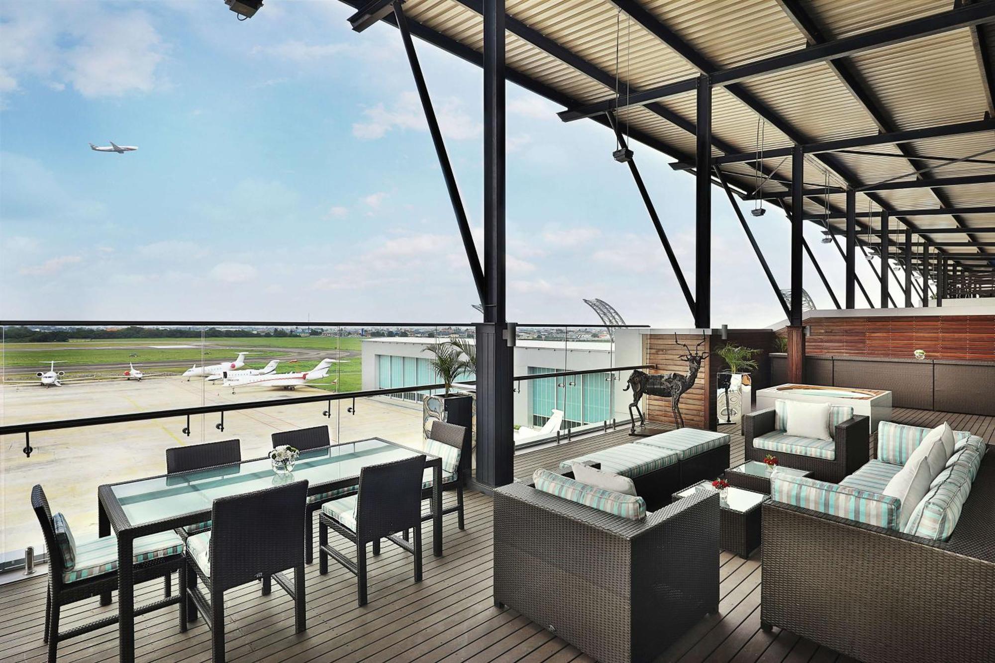 Legend Hotel Lagos Airport, Curio Collection By Hilton Kültér fotó