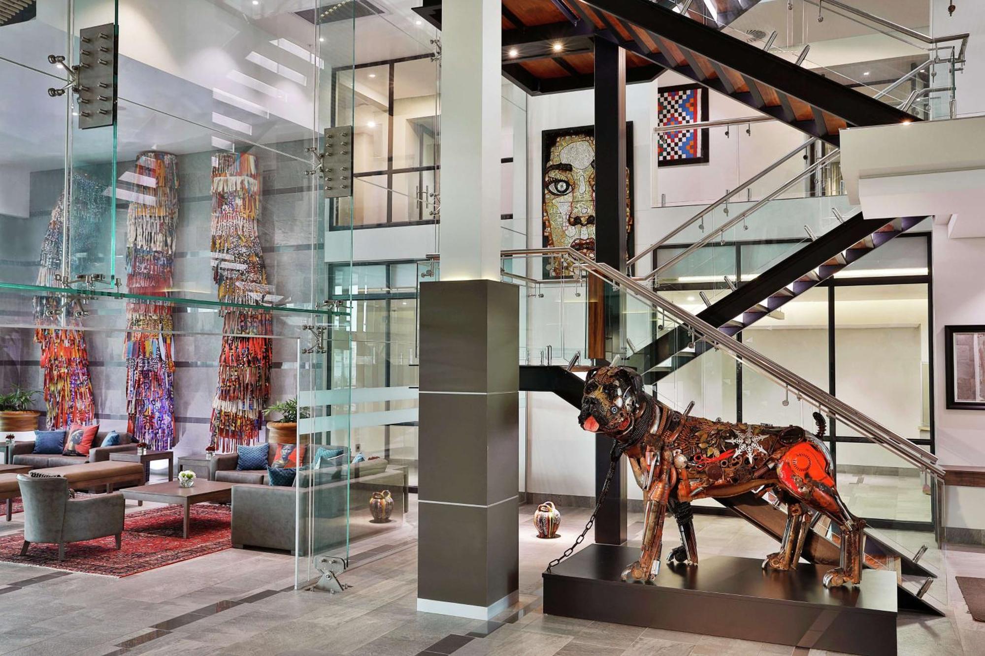 Legend Hotel Lagos Airport, Curio Collection By Hilton Kültér fotó
